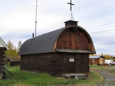 Kirche in Circle am Yukon River mit TV-Antenne